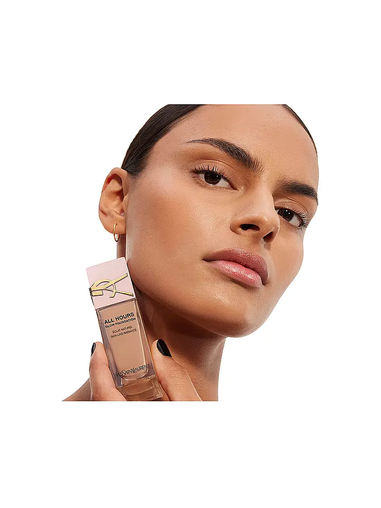 YVES SAINT LAURENT | Base de maquillaje All Hours Glow MN9 | Marrón claro